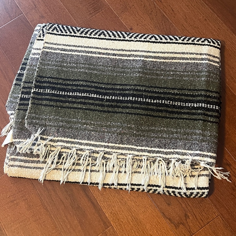Classic Mexican Falsa Blanket 69x46